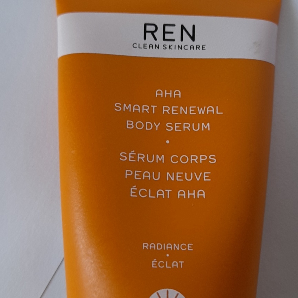AHA SMART RENEWAL BODY SERUM - Picture 2 of 4